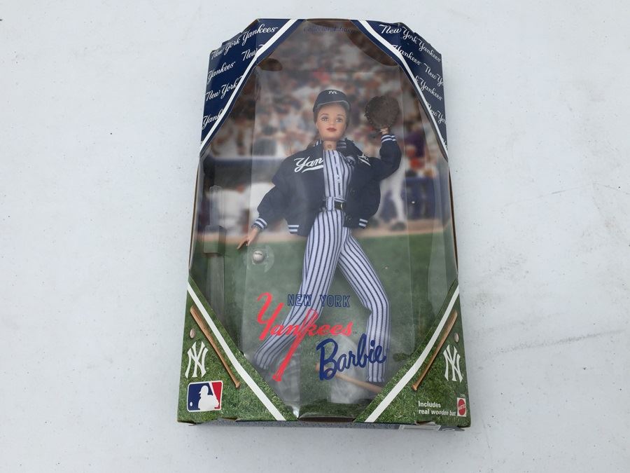 New York Yankies Barbie New In Box Mattel Vintage 1999 [Photo 1]