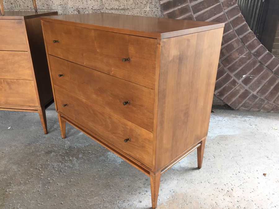 Planner Group Designed By Paul McCobb Mid-Century Modern Bedroom Set Chest Of Drawers And Nightstands [Photo 9]