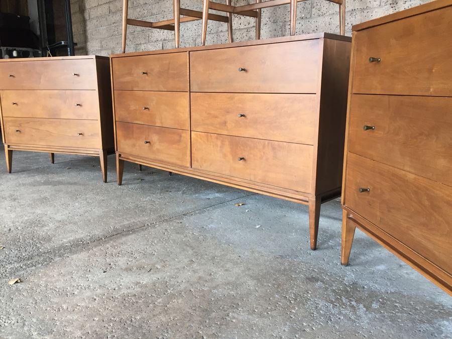 Planner Group Designed By Paul McCobb Mid-Century Modern Bedroom Set Chest Of Drawers And Nightstands [Photo 10]