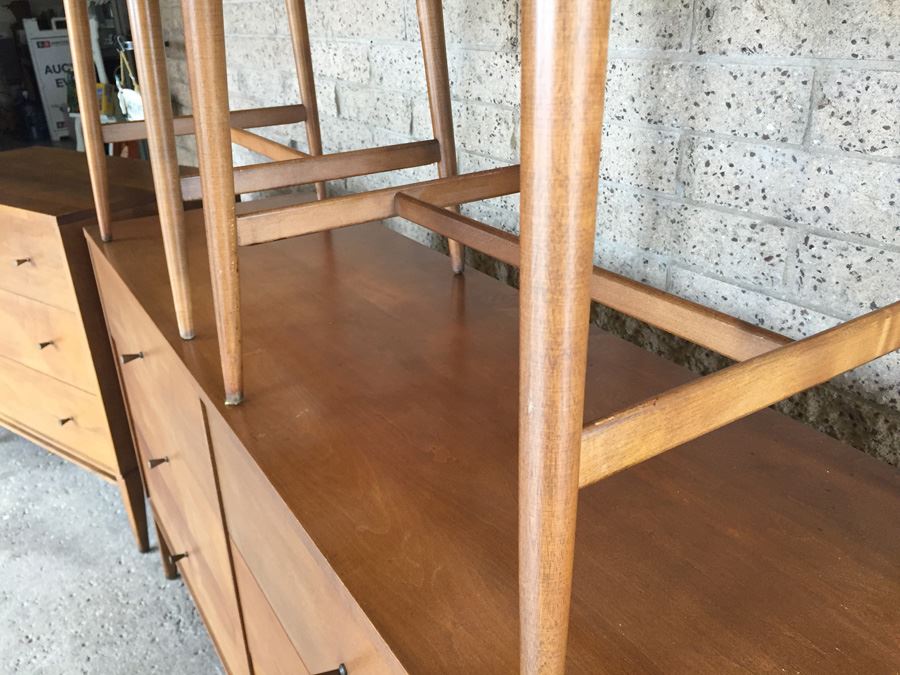 Planner Group Designed By Paul McCobb Mid-Century Modern Bedroom Set Chest Of Drawers And Nightstands [Photo 24]