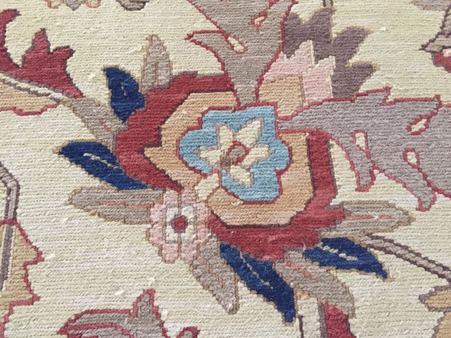 Flat-Woven Persian Area Rug Measures [Photo 10]