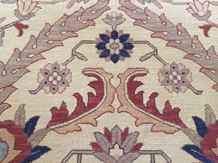 Flat-Woven Persian Area Rug Measures [Photo 9]