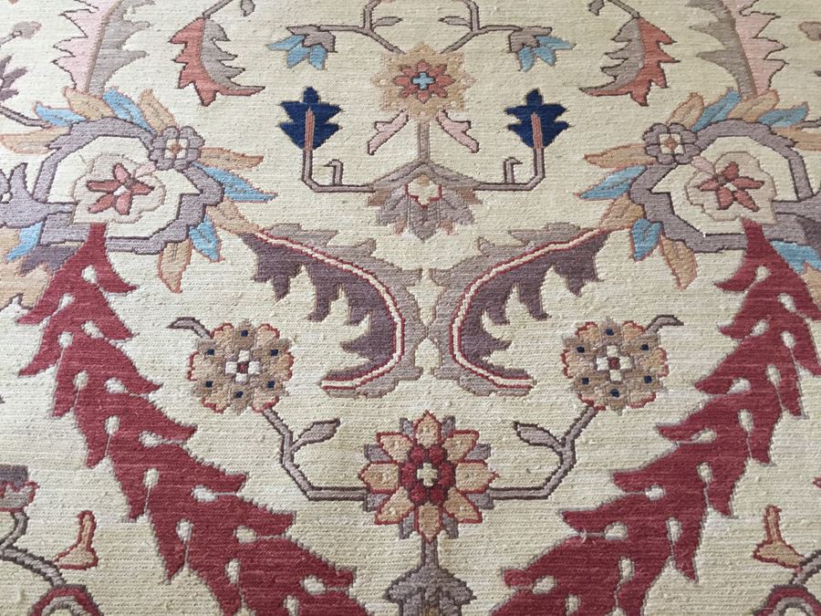 Flat-Woven Persian Area Rug Measures [Photo 8]
