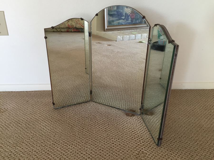 Vintage 3-Panel Vanity Mirror With Beveled Glass [Photo 4]