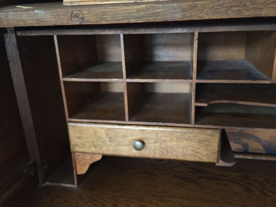 Nice Antique Roll Top Desk With Key [Photo 7]