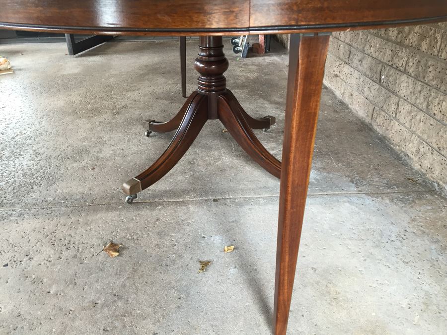 Drexel Heritage 18th Century Classic Dining Table On Casters With Two Large Leaves [Photo 12]