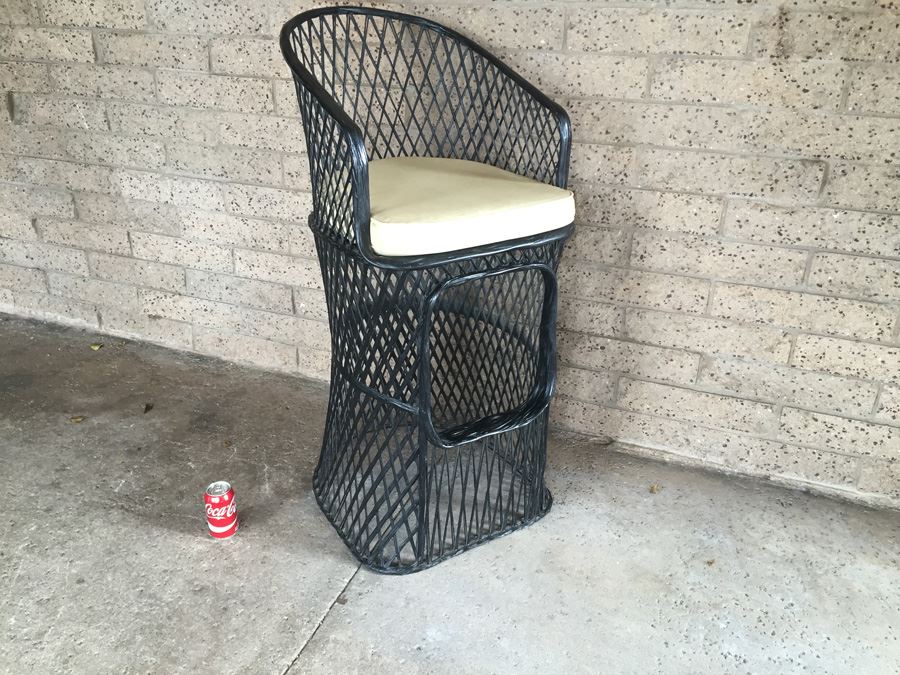 Modern Black Metal Bar Stool With Foot Rest And White Cushion [Photo 2]