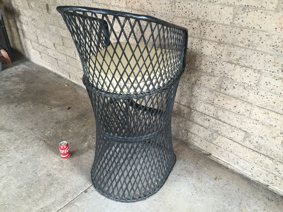 Modern Black Metal Bar Stool With Foot Rest And White Cushion [Photo 10]