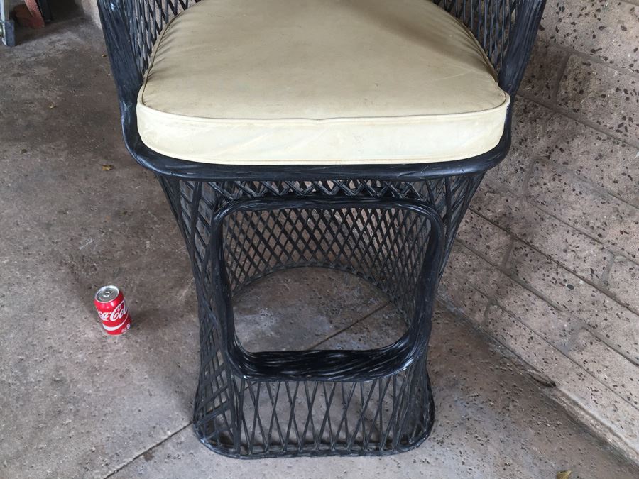 Modern Black Metal Bar Stool With Foot Rest And White Cushion [Photo 8]