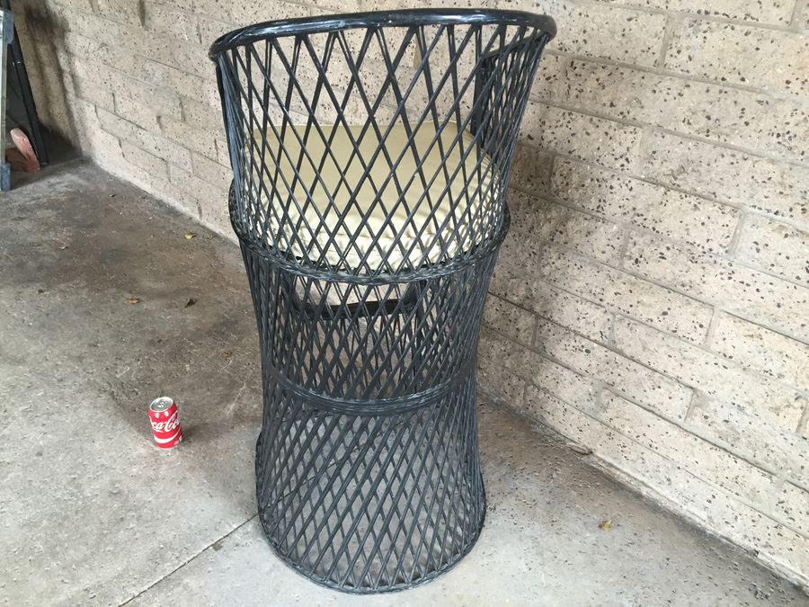 Modern Black Metal Bar Stool With Foot Rest And White Cushion [Photo 3]