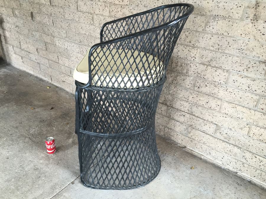 Modern Black Metal Bar Stool With Foot Rest And White Cushion [Photo 9]