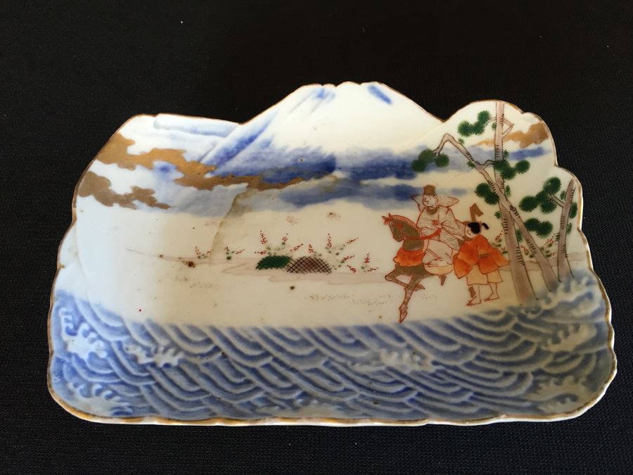 Japanese Imari Porcelain Footed Dish [Photo 1]