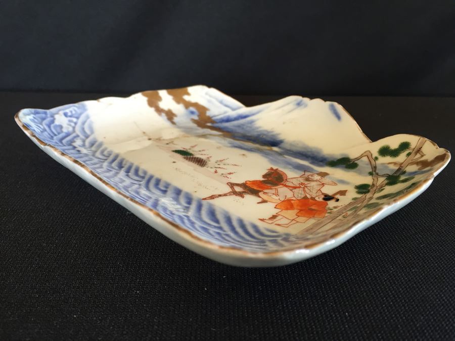 Japanese Imari Porcelain Footed Dish [Photo 2]