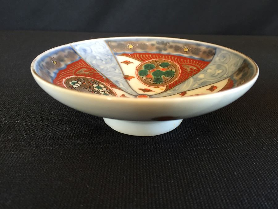 Japanese Imari Porcelain Footed Bowl [Photo 2]