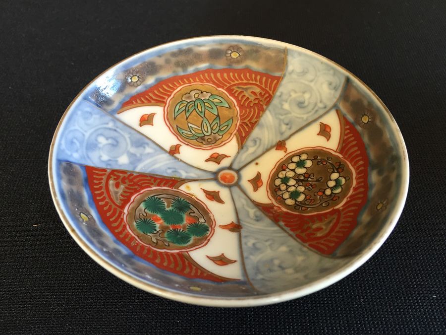 Japanese Imari Porcelain Footed Bowl [Photo 1]