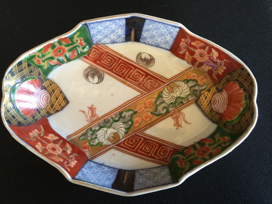 Japanese Imari Porcelain Footed Dish [Photo 1]
