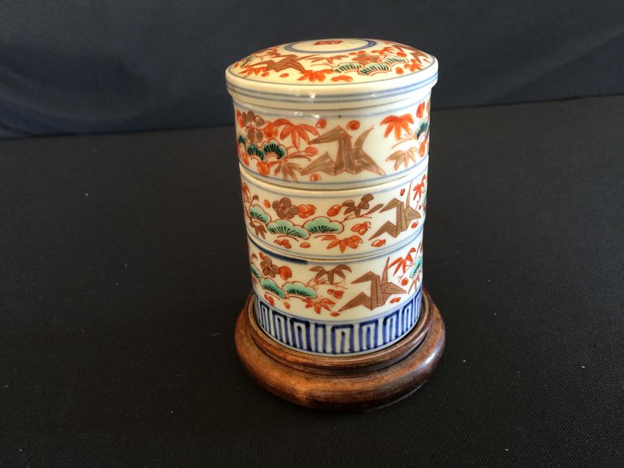 Japanese Imari Porcelain 3-Tiered Stackable bowls [Photo 1]