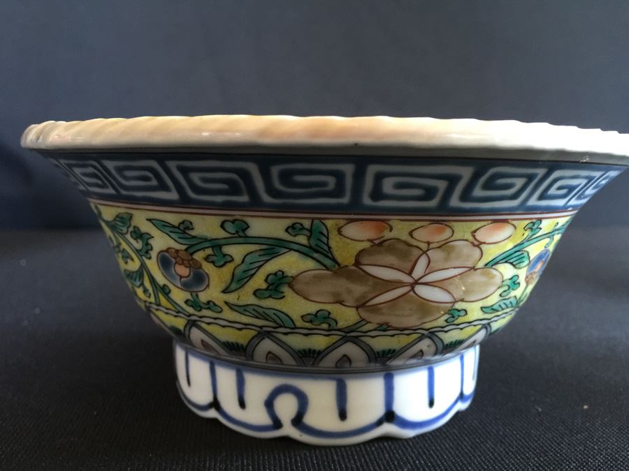 Japanese Imari Porcelain Footed Bowl [Photo 1]