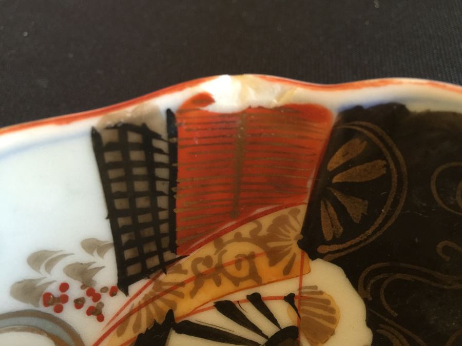 Japanese Imari Porcelain Footed Dish [Photo 2]
