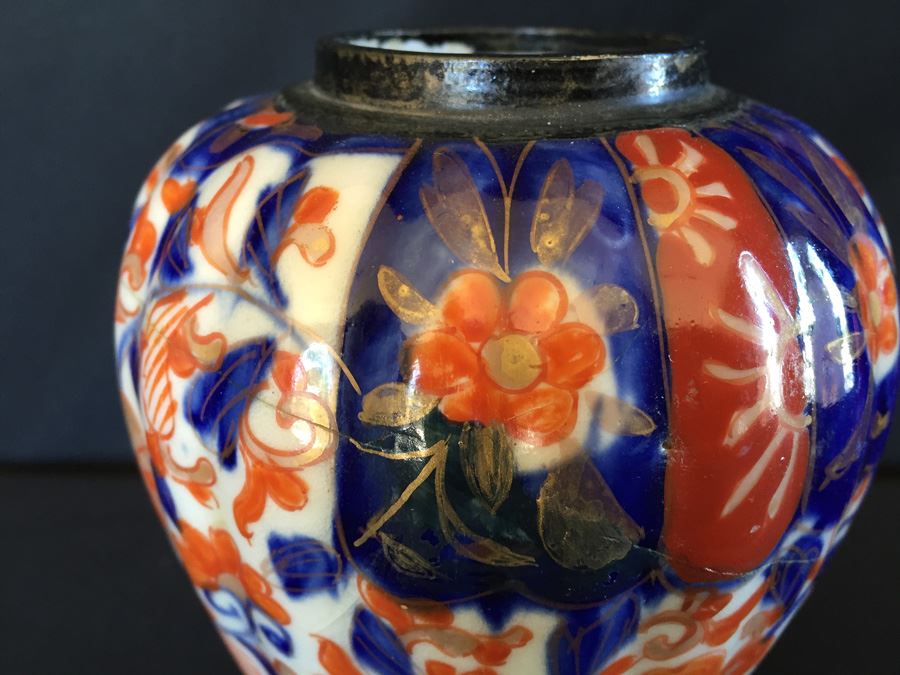 Japanese Imari Porcelain Vase [Photo 2]