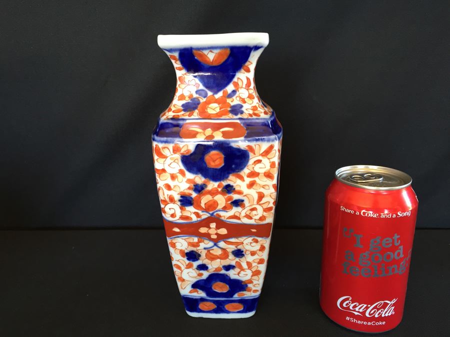 Japanese Imari Porcelain Vase [Photo 3]