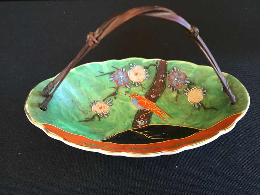 Japanese Imari Porcelain Dish With Bamboo Strap [Photo 2]