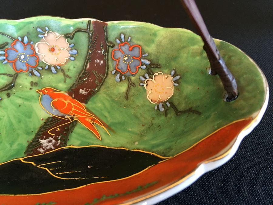Japanese Imari Porcelain Dish With Bamboo Strap [Photo 4]