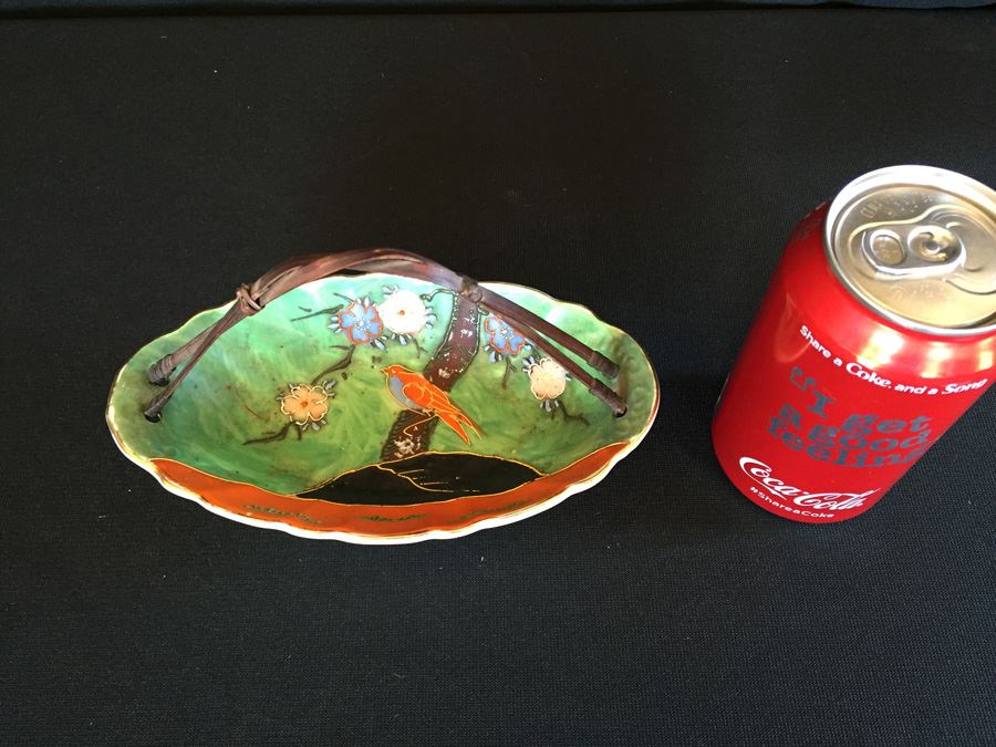 Japanese Imari Porcelain Dish With Bamboo Strap [Photo 1]