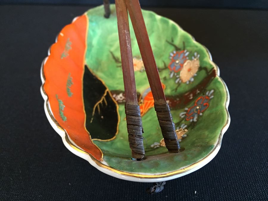 Japanese Imari Porcelain Dish With Bamboo Strap [Photo 7]