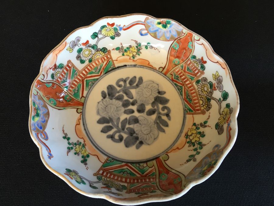 Japanese Imari Porcelain Footed Bowl [Photo 1]