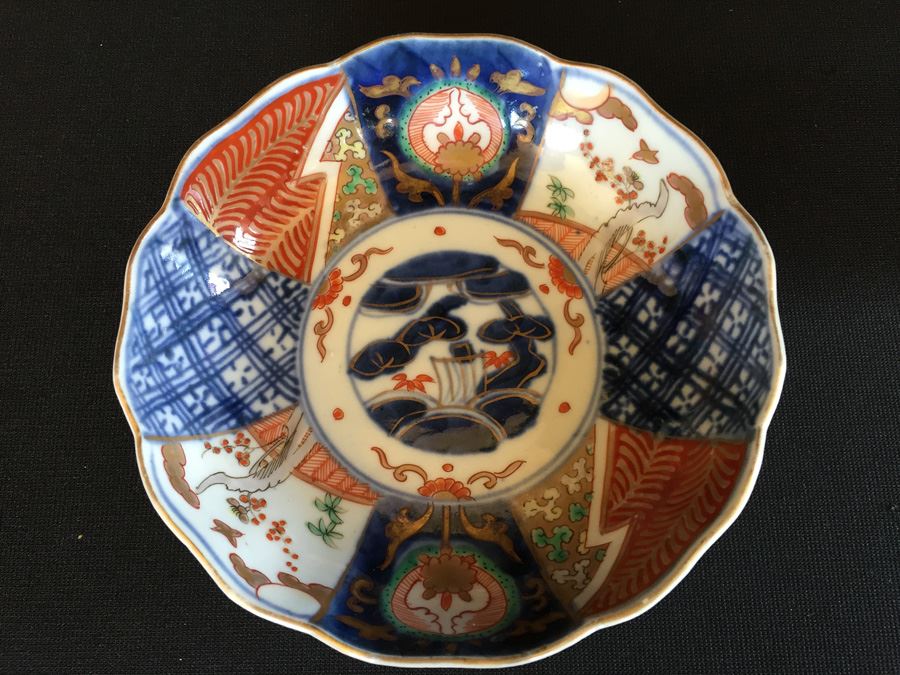 Japanese Imari Porcelain Footed Bowl [Photo 1]