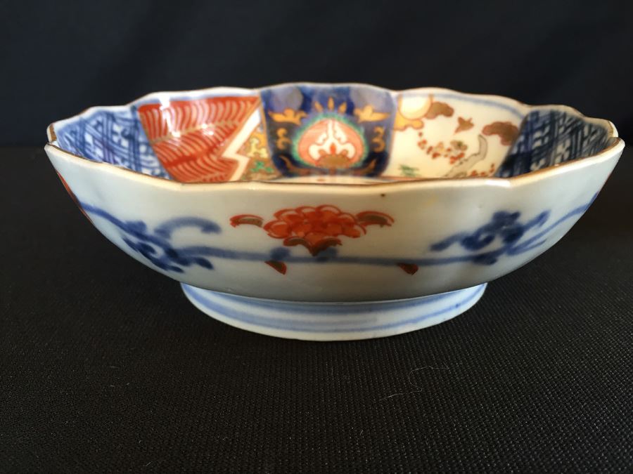 Japanese Imari Porcelain Footed Bowl [Photo 2]