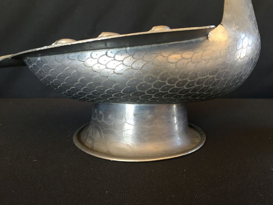 Exquisite Chinese Pewter Duck With Beautiful Gemstone Detail [Photo 5]