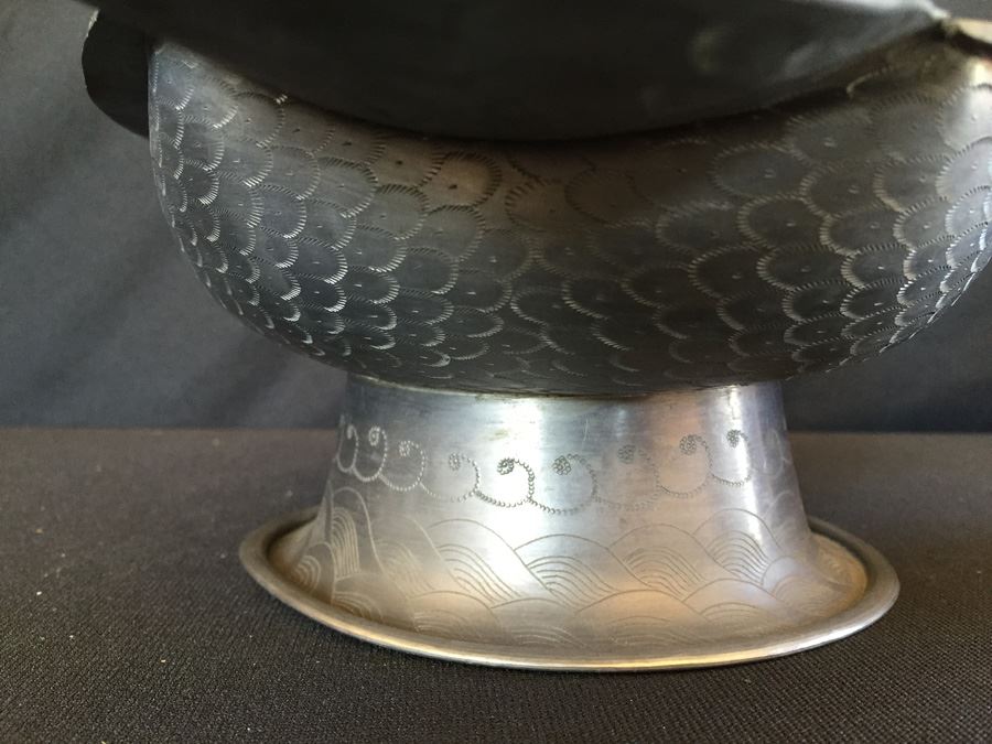 Exquisite Chinese Pewter Duck With Beautiful Gemstone Detail [Photo 20]