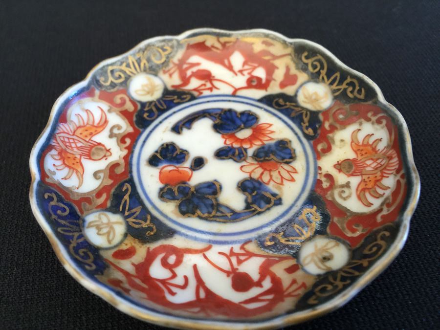 Japanese Imari Porcelain Pair of Small Dishes [Photo 3]
