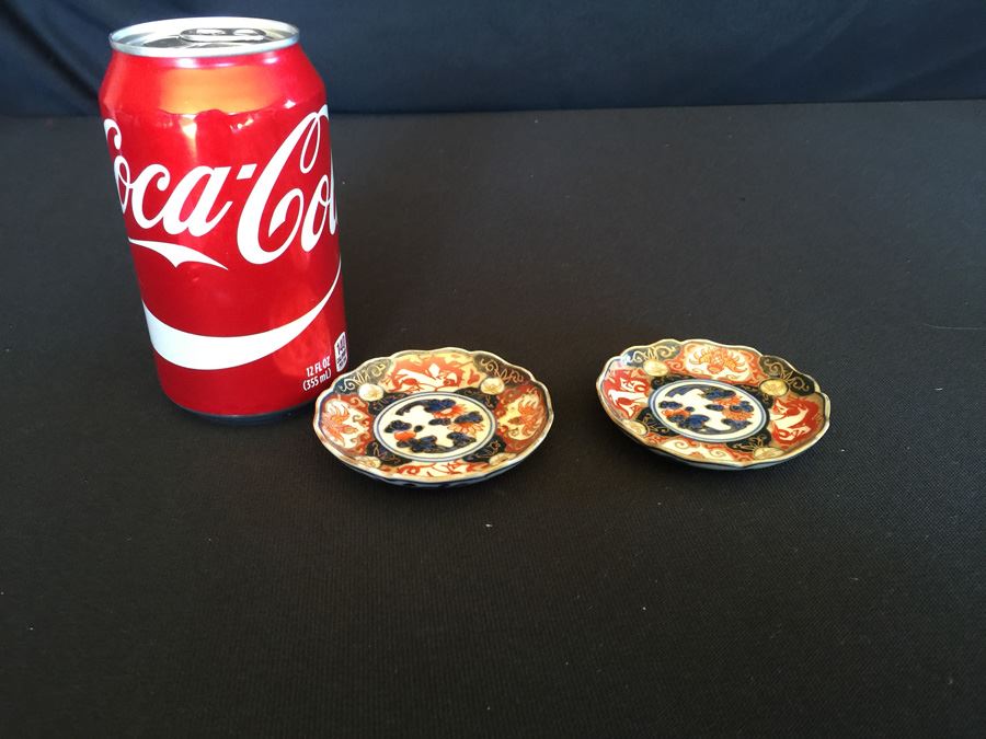 Japanese Imari Porcelain Pair of Small Dishes [Photo 2]