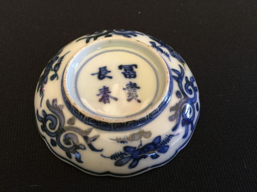 Japanese Imari Porcelain Pair of Small Dishes [Photo 4]