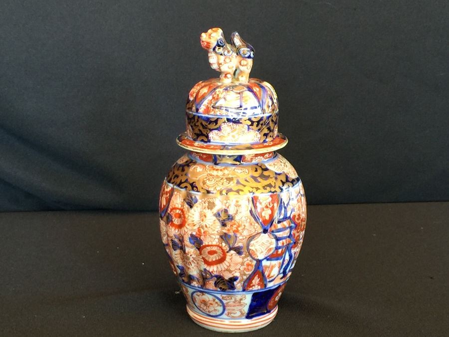 Japanese Imari Porcelain Vases With Foo Dog Finial Lids [Photo 1]