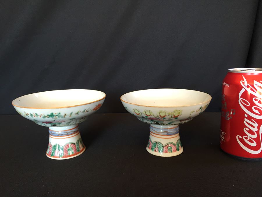 Japanese Imari Porcelain Pair Of Footed Dishes [Photo 1]