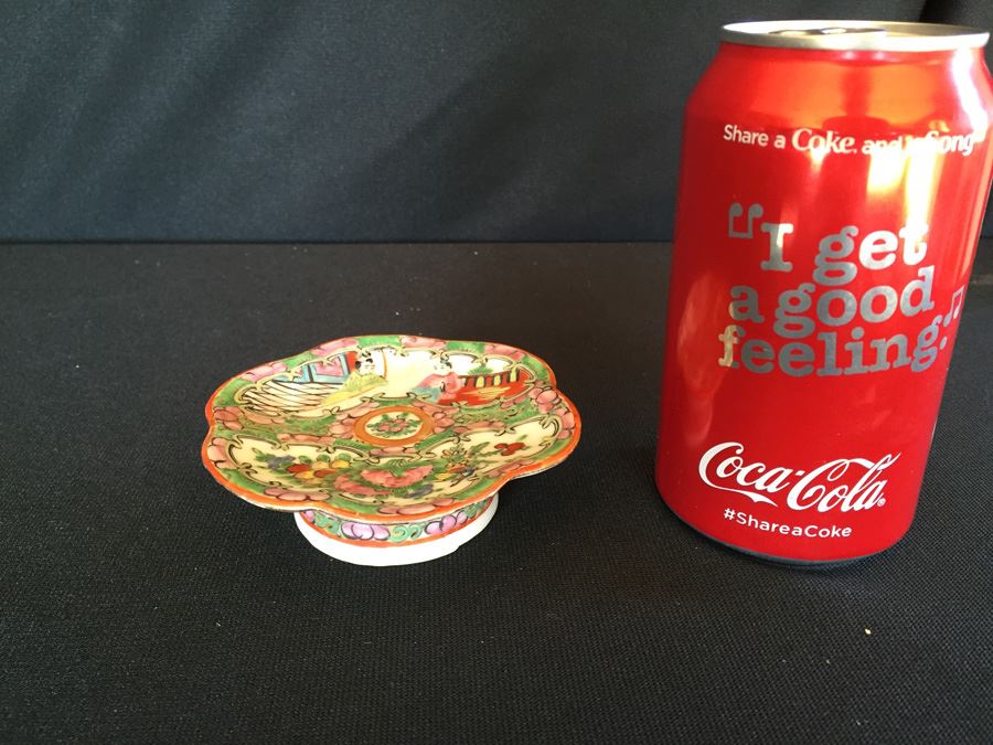 Chinese Footed Porcelain Dish [Photo 1]