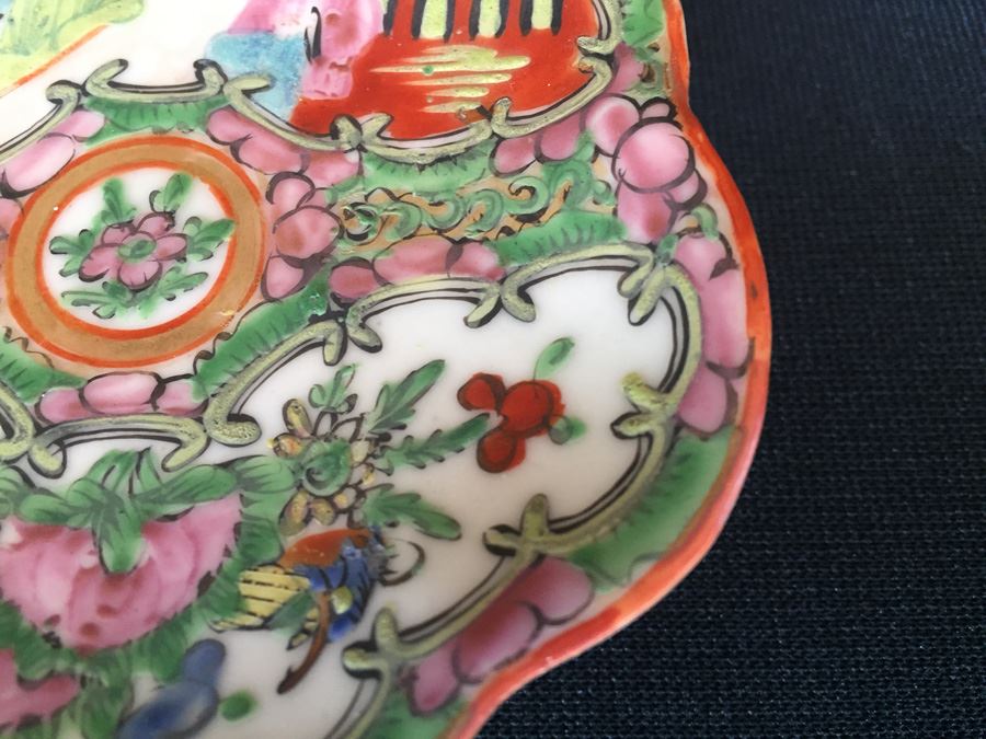 Chinese Footed Porcelain Dish [Photo 5]