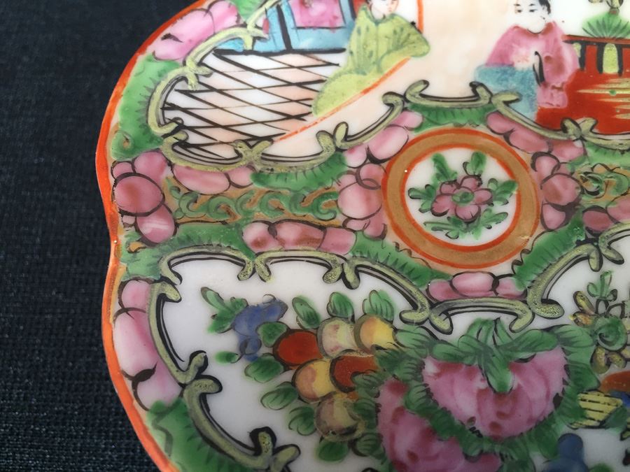 Chinese Footed Porcelain Dish [Photo 7]