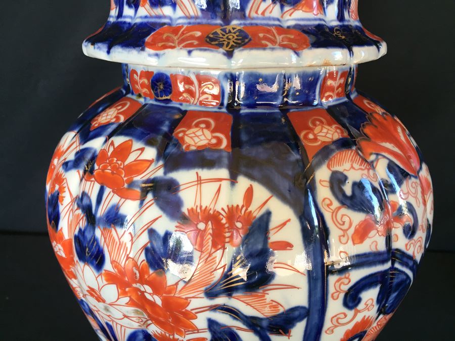Japanese Imari Porcelain Vase [Photo 2]