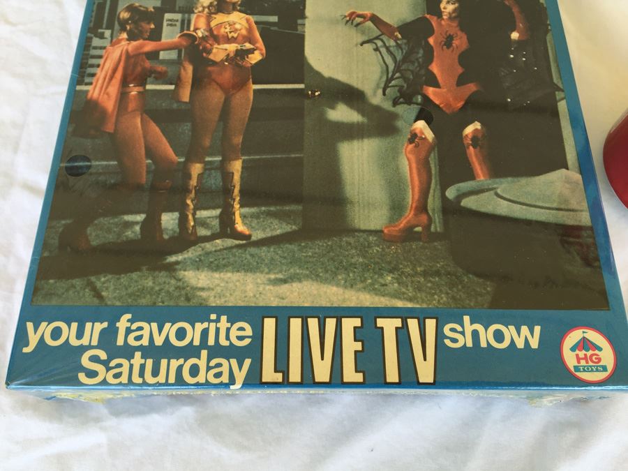 Electra Woman And Dyna Girl Puzzle Sealed New In Box  [Photo 5]