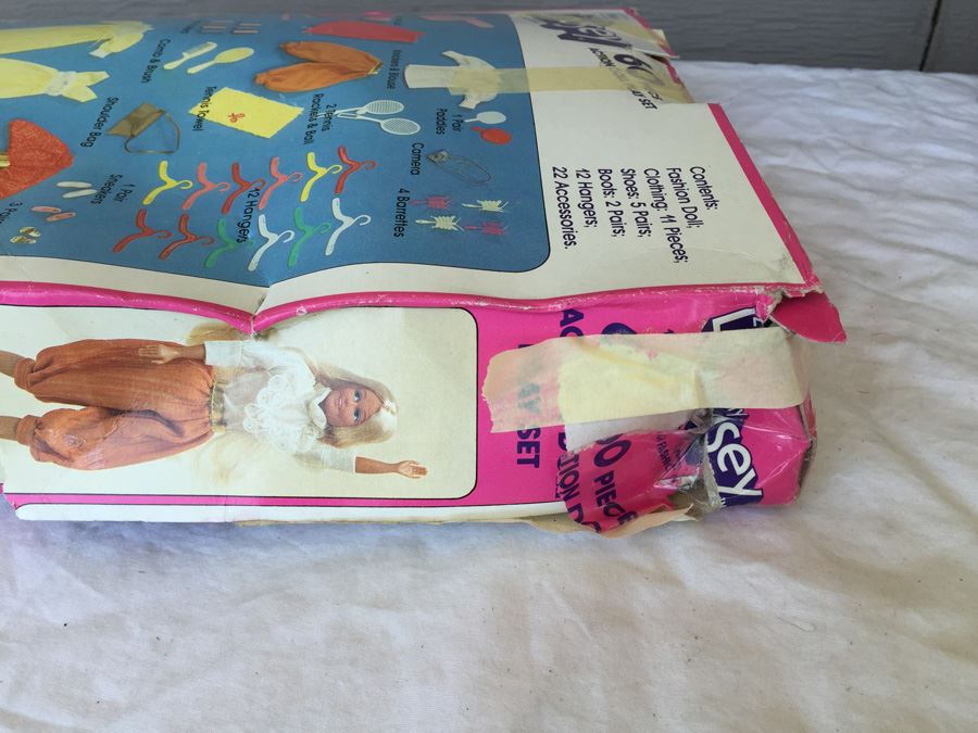 Lovely Lindsey 11 1/2' Doll 60 Piece Action Doll Play Set Sears New In Damaged Box [Photo 6]