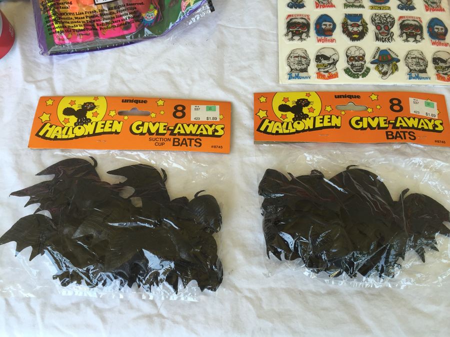 Vintage Halloween Lot With Vintage Halloween Stickers, Rings And Decorations [Photo 15]