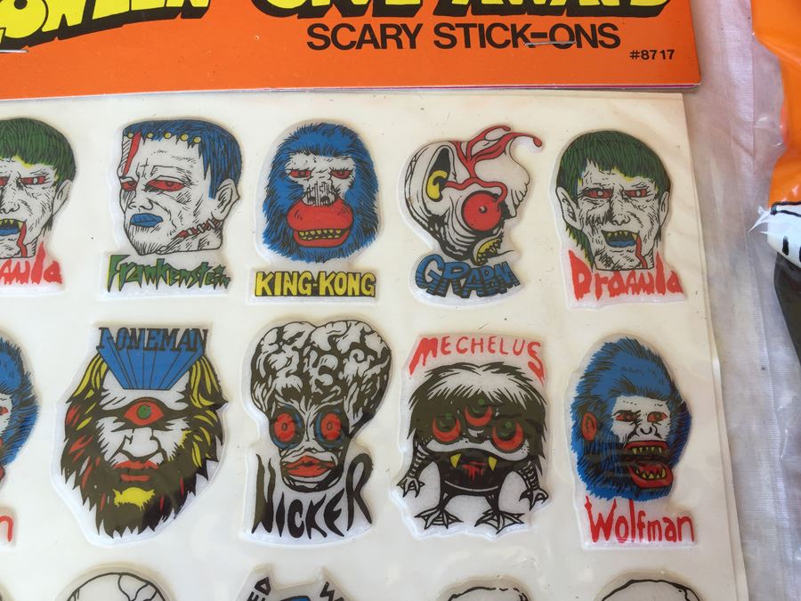 Vintage Halloween Lot With Vintage Halloween Stickers, Rings And Decorations [Photo 4]