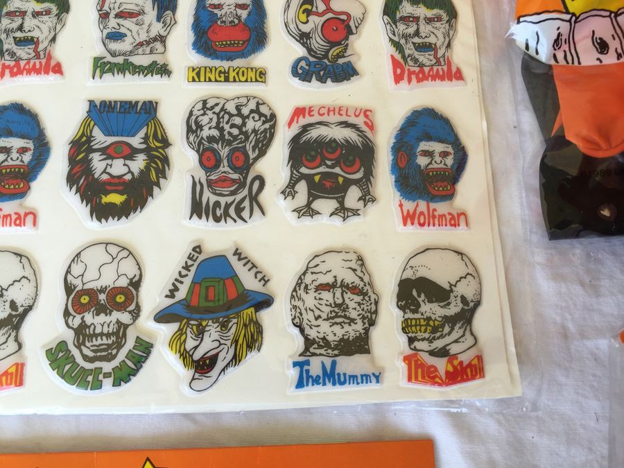 Vintage Halloween Lot With Vintage Halloween Stickers, Rings And Decorations [Photo 6]