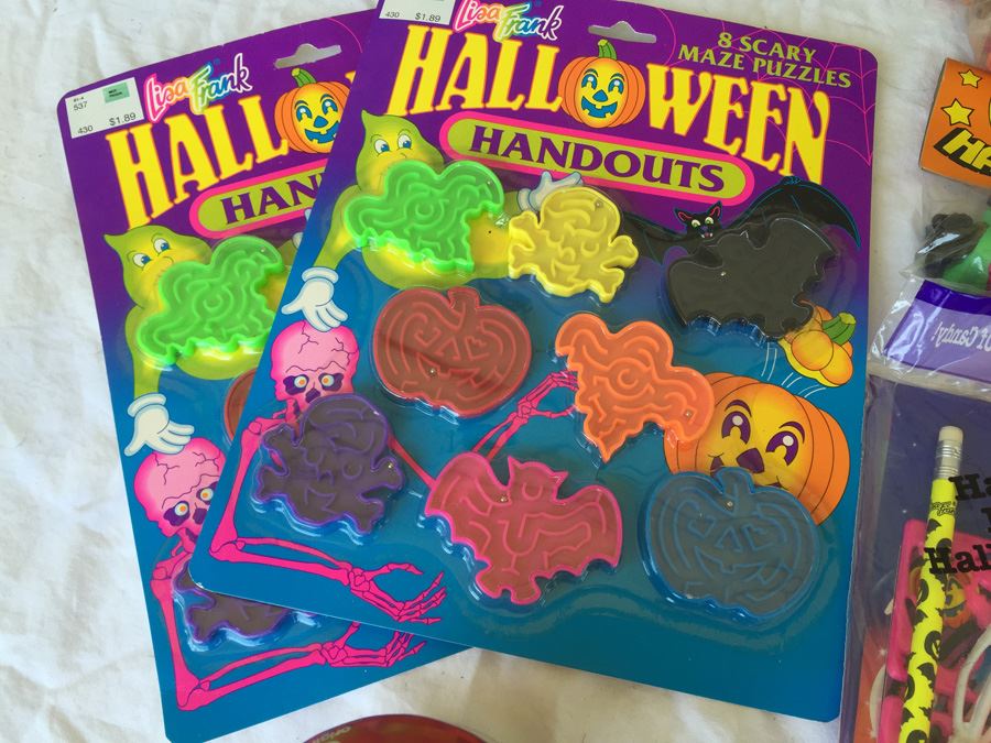 Vintage Halloween Lot With Vintage Halloween Stickers, Rings And Decorations [Photo 12]