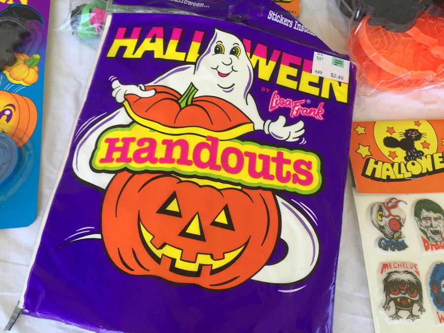 Vintage Halloween Lot With Vintage Halloween Stickers, Rings And Decorations [Photo 14]
